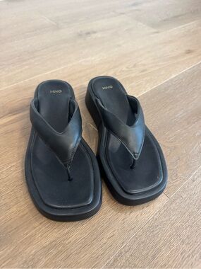 Mango Women’s Black Square-Toe Thong Sandals